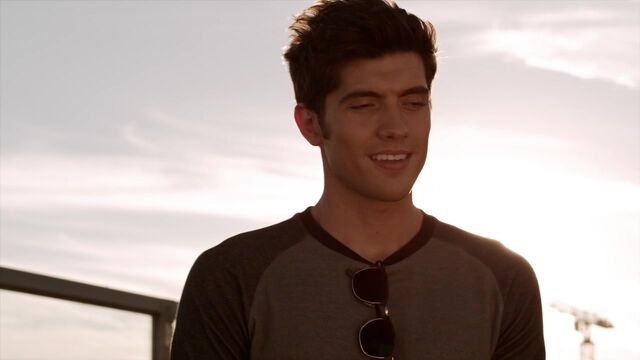 File:Famous.in.Love.S01E01.720p.HDTV.x264-FLEET 0919.jpg