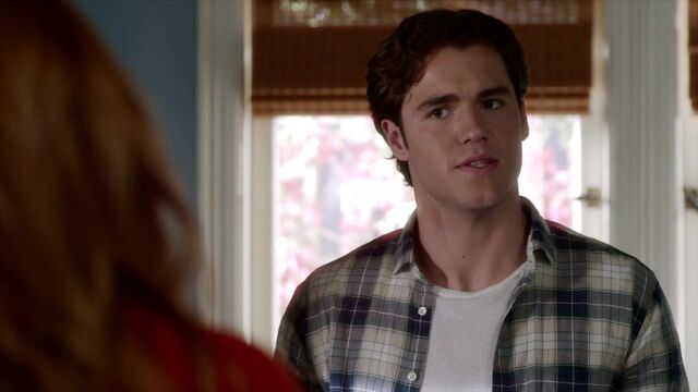 File:Famous.in.Love.S01E01.720p.HDTV.x264-FLEET 0179.jpg