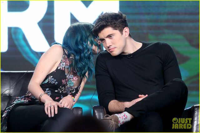 File:Bella-thorne-famous-love-2017-tca-09.jpg