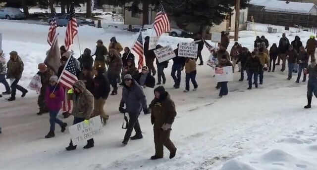 File:13 protestors.jpg