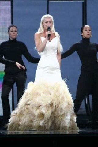 File:Beige-camilla-thulin-dress 400.jpeg