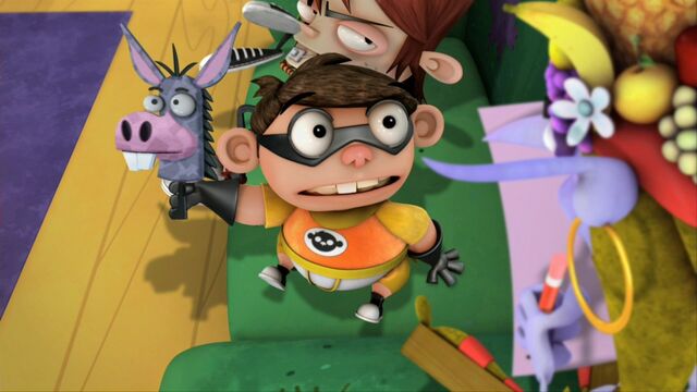 File:Chum Chum "their eyes follow you" s1e11a.jpg