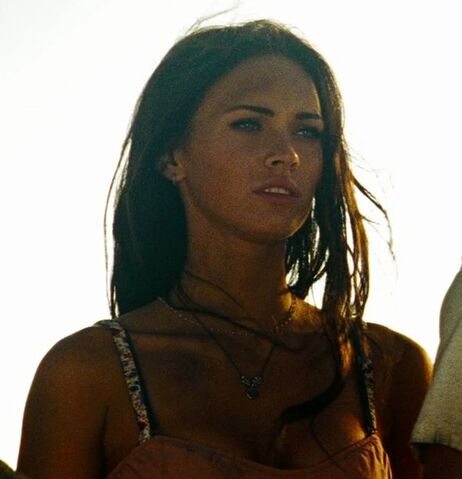File:Mikaela Banes ROTF.jpg