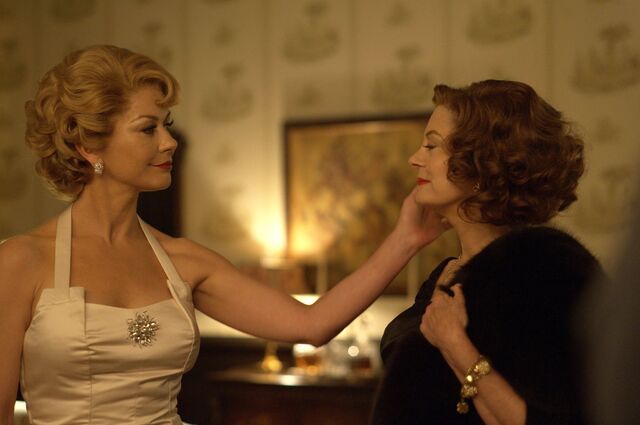 File:Bette and Olivia Still.jpeg