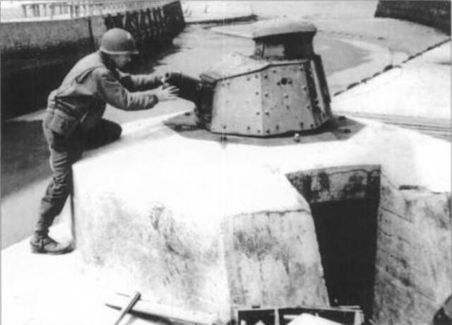 File:Renault FT-17 Pill Box.jpg