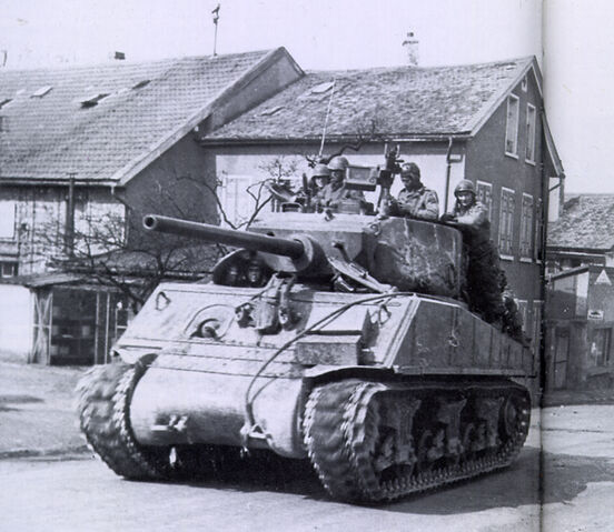 File:Sherman Jumbo.jpg