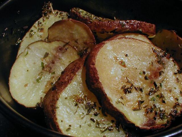Bestand:Gebakken aardappelen met kruiden.jpg