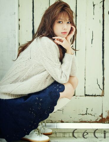 Archivo:141024-snsd-sooyoung-ceci-magazine-scan7.jpg