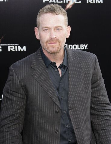 File:Max-martini-premiere-pacific-rim-02.jpg