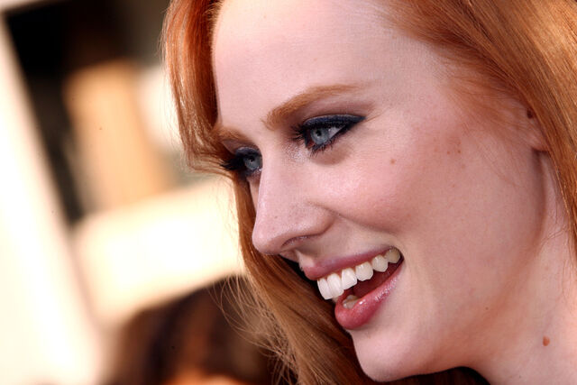 File:DeborahAnnWoll-08Jun2010-12.jpg