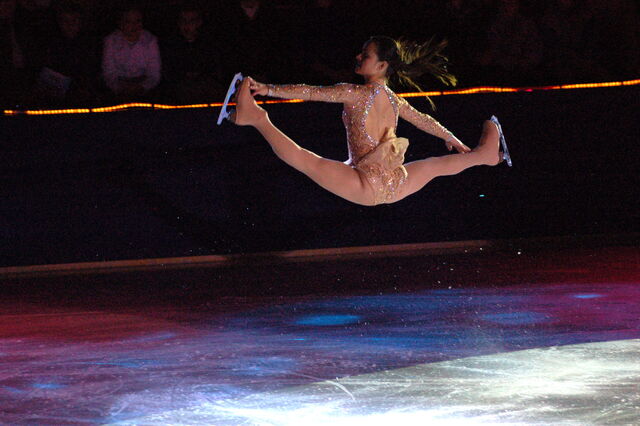File:Sasha Cohen Split Jump.jpg