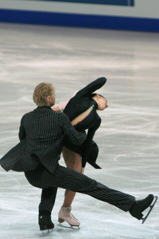 File:Isabelle Delobel & Olivier Schoenfelder OD Spin 2 - 2007 Europeans.jpg