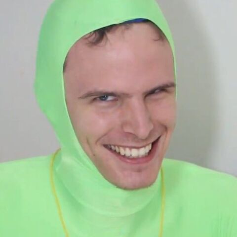 File:IDubbbz green suit.jpg