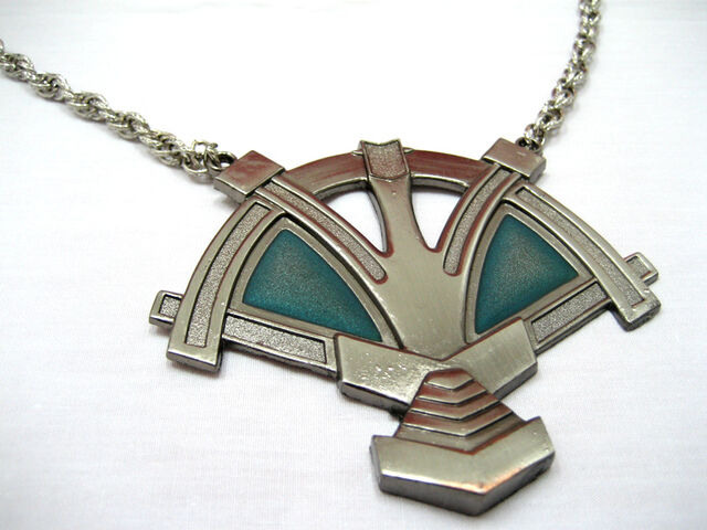 File:Vaan-necklace.jpg