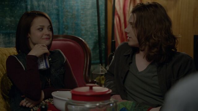 File:1x02 64 Carter, Max.jpg