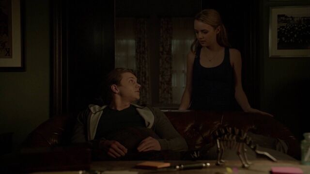 File:2x01 126 Max, Taylor.jpg