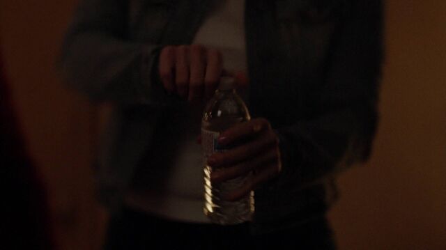 File:2x01 22 Lori.jpg