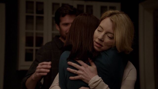File:2x01 124 David, Carter, Elizabeth.jpg