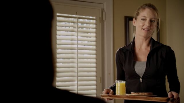 File:1x01 37 Carter, Elizabeth.jpg