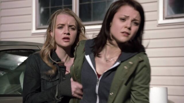File:2x01 101 Taylor, Carter.jpg