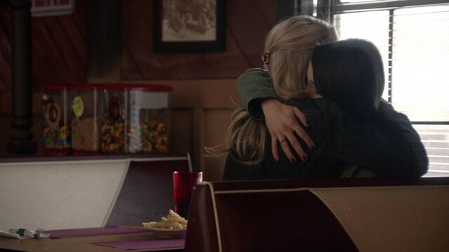 File:2x01 65 Taylor, Carter.jpg
