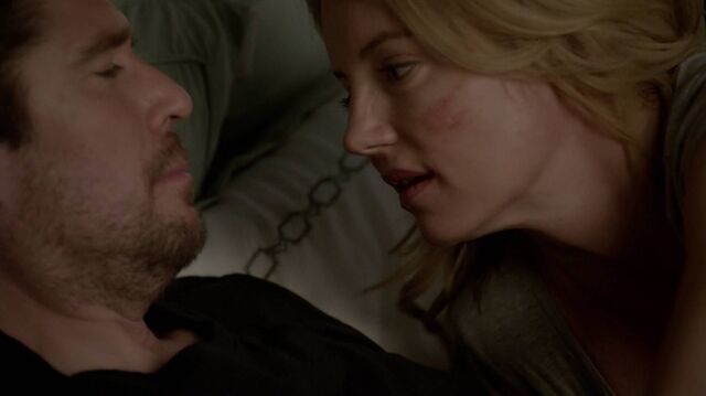 File:2x01 136 David, Elizabeth.jpg