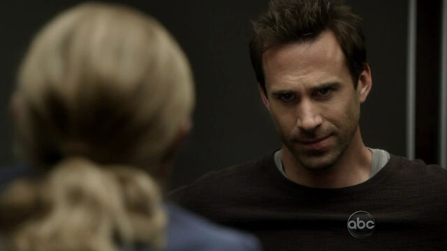 File:1x04 MaekQuestioningAlda.jpg