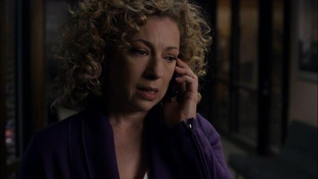 File:1x19 Fiona Takes a Call.jpg