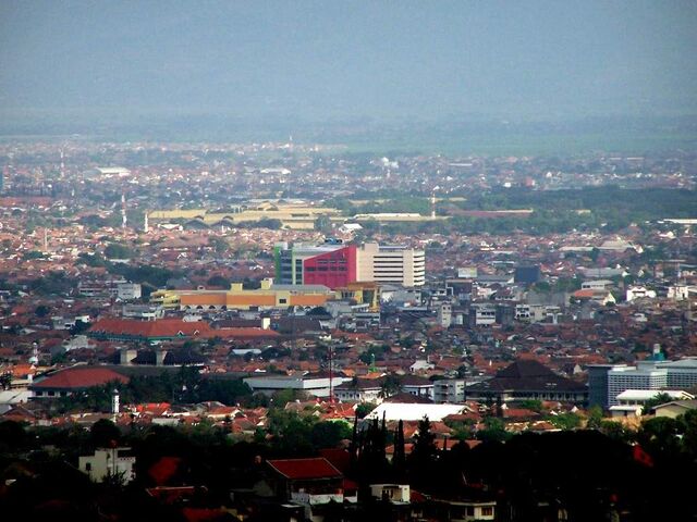 File:Bandung-Trade-Mall-Lucky-Square-1.jpg
