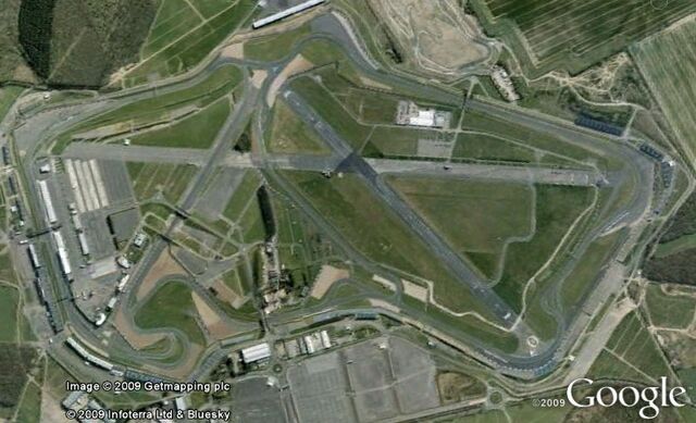 Datei:Silverstone Circuit Earth.jpg