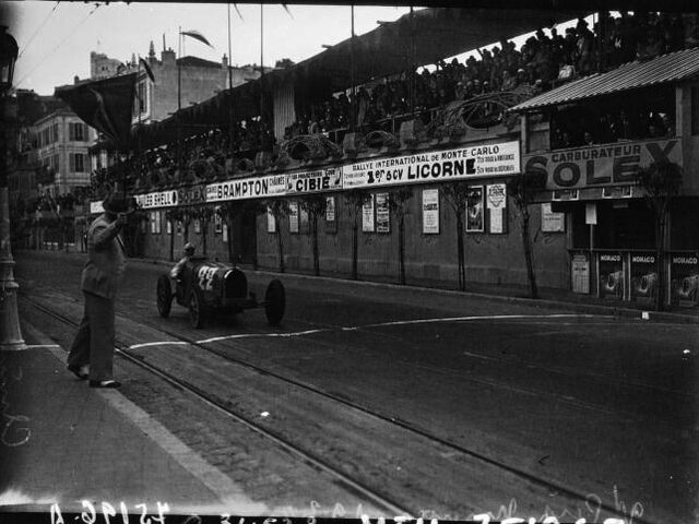 Archivo:René Dreyfus winning the 1930 Monaco Grand Prix.jpg