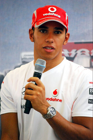 Archivo:Hamilton 2008 Singapore GP 1.jpg