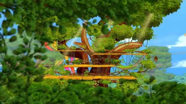 Fichier:11-08-11 treehouse.jpg