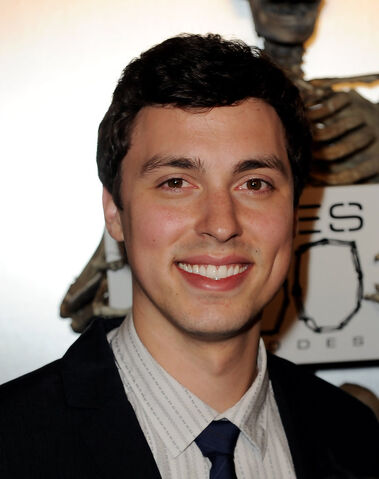 File:John+Francis+Daley+Fox+Celebrates+Bones+100th-01.jpg
