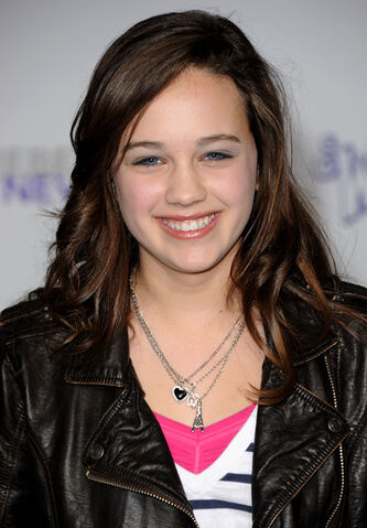 File:Mary Mouser.jpg