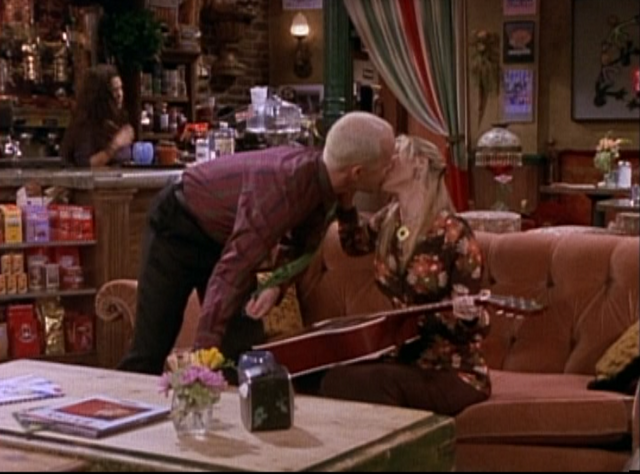 File:Phoebe Kisses Gunther.png