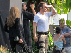 Anna Torv as Fauxlivia and Seth Gabel as alt Lincoln Lee Getting Ready to Do a Fringe Scene in New Westminster near Vancouver Flickr Intercambio de fotos.png