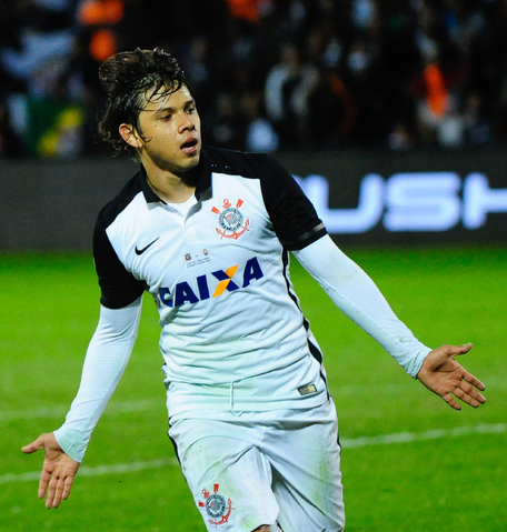 Arquivo:Romero Celebrando.png