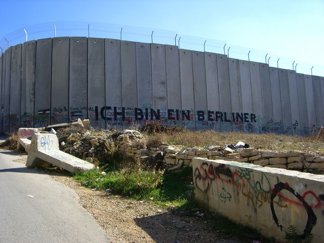 File:Istanbul wall.jpg