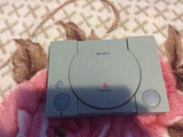 File:Play Station 1.jpg