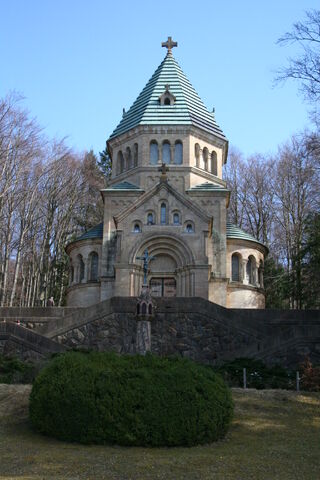 File:Votiv-kapelle-leoni-am-starnberger-see-zu-ehren-konig-ludwigs-ii.jpg