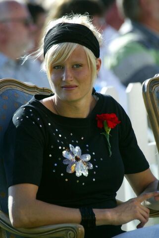 File:Caro as sato.jpg
