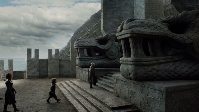 Fichier:Arrivée de Daenarys à Peyredragon.jpeg