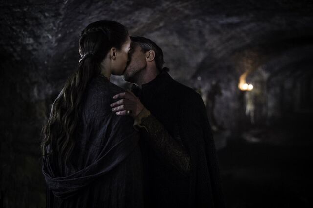 Datei:504 Petyr Baelish Sansa Stark.jpg