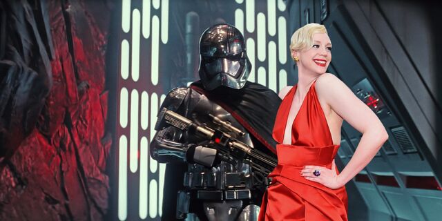Fil:Gwendoline-christie-captain-plasma-together.jpg