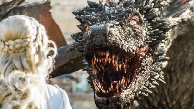 Datei:509 Drogon Daenerys Arena.jpg