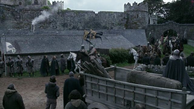 File:RoyalPartyArrival1x01.jpg