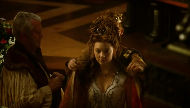 File:402 Margaery cloaking.png