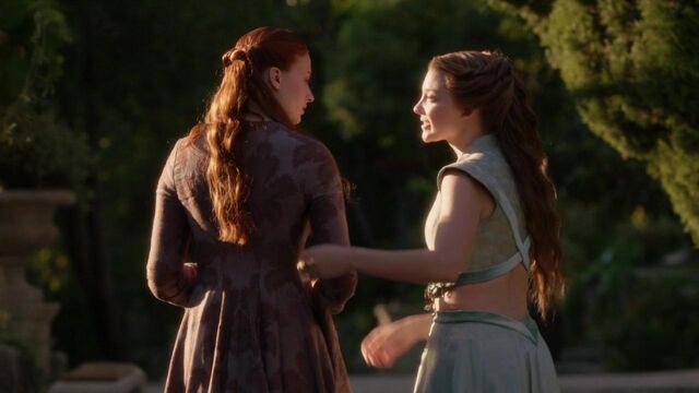 File:Margaery 307 costume back view.jpg