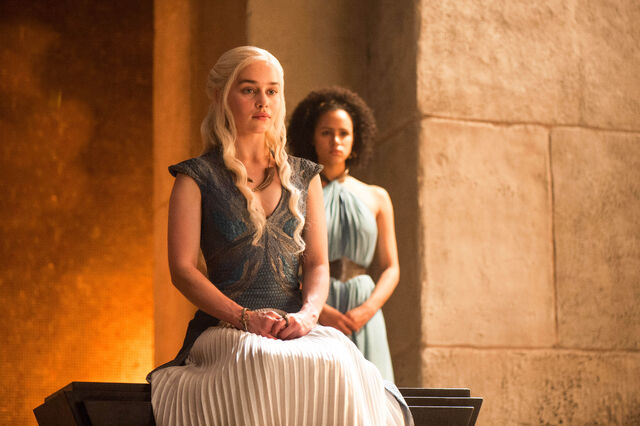 Datei:408 Missandei Daenerys.jpg